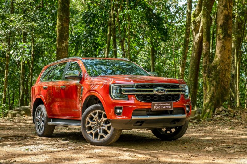 gia-xe-ford-everest-titanium-2-0l-at-4x4-2023-muaxegiatot-vn-4-800x533