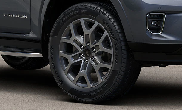 img-Everest Titanium-2